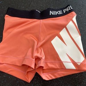 Coral Nike pros